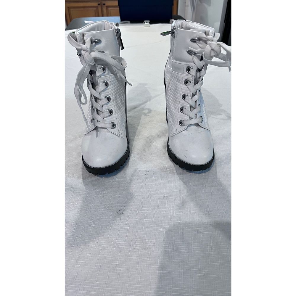BCBGeneration womens white leather lace up boots womens size 8